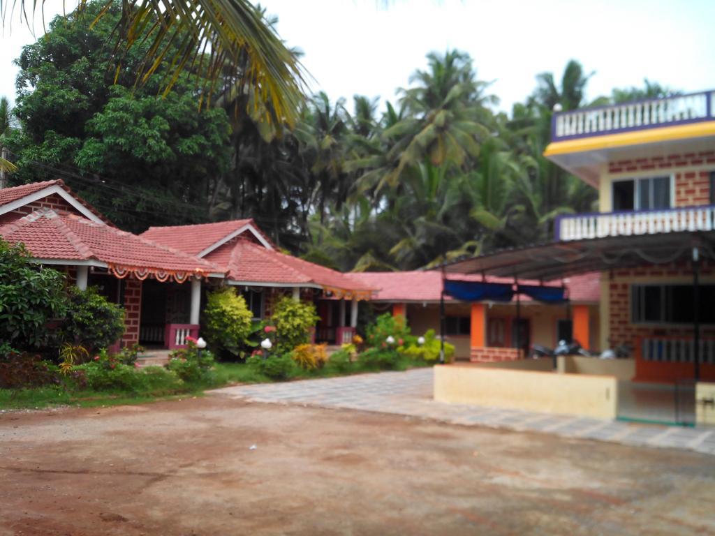 Hôtel Yash Garden Residency à Ganpatipule Extérieur photo