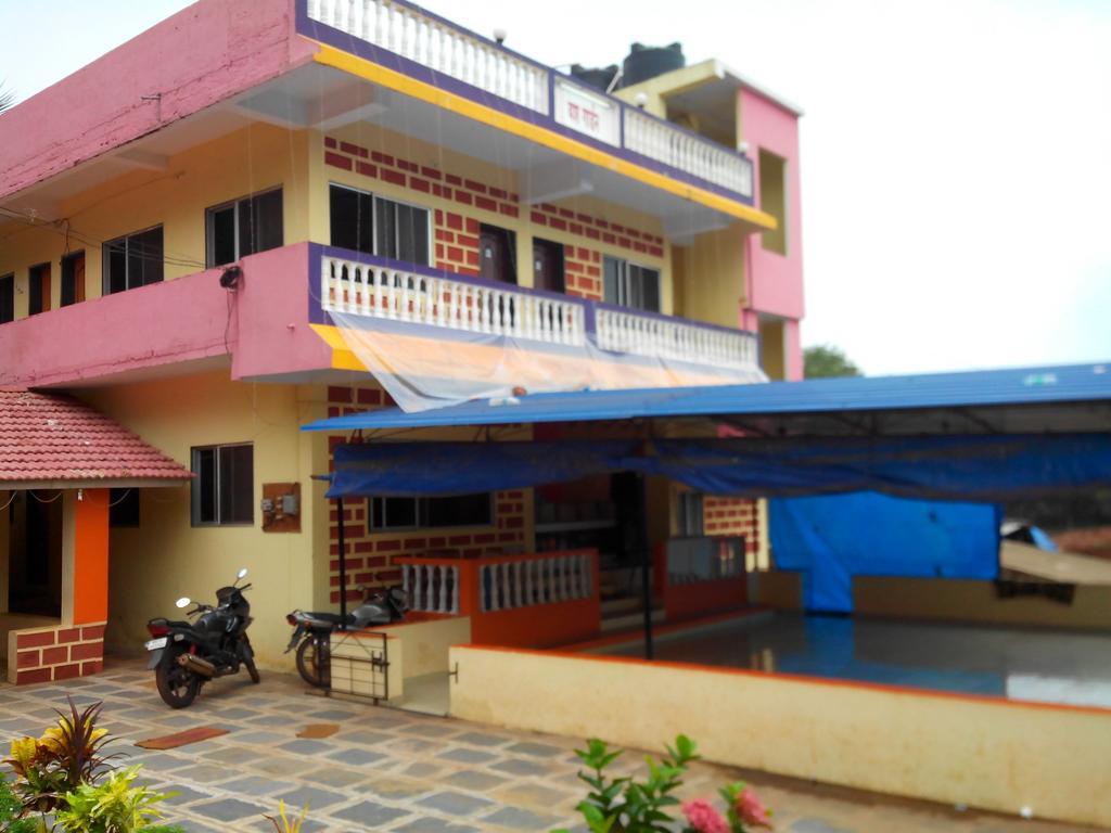 Hôtel Yash Garden Residency à Ganpatipule Extérieur photo