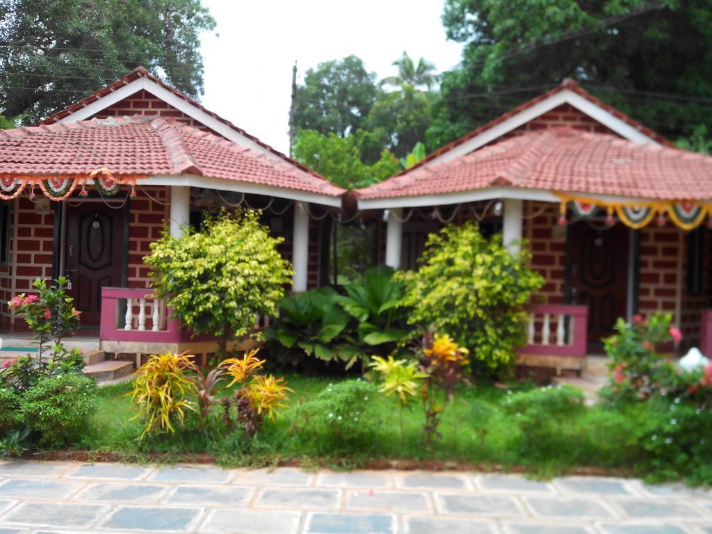 Hôtel Yash Garden Residency à Ganpatipule Extérieur photo