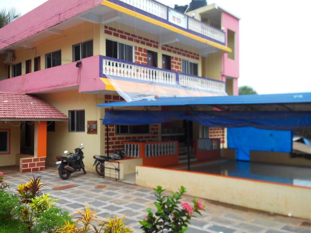 Hôtel Yash Garden Residency à Ganpatipule Extérieur photo