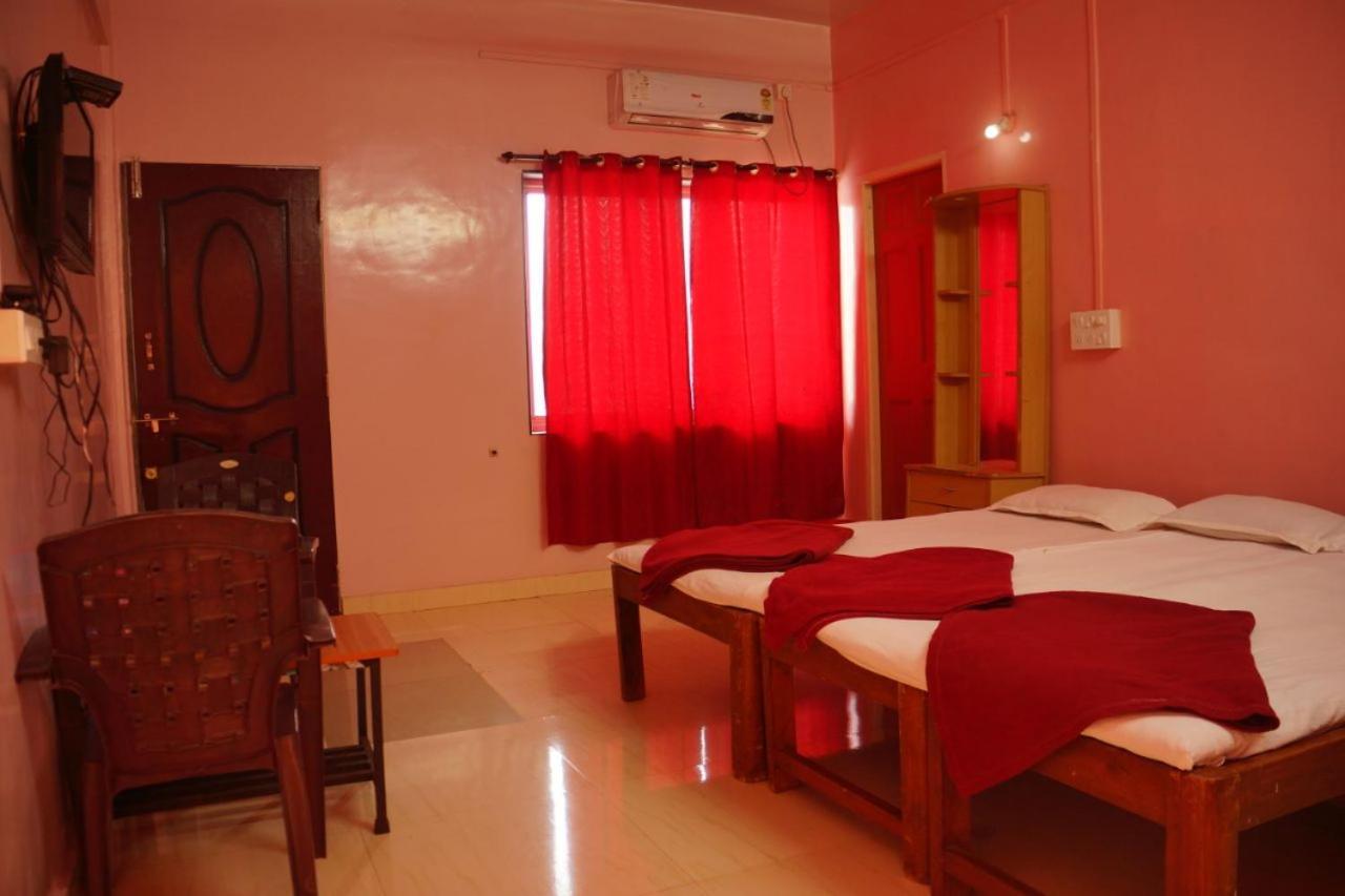 Hôtel Yash Garden Residency à Ganpatipule Extérieur photo