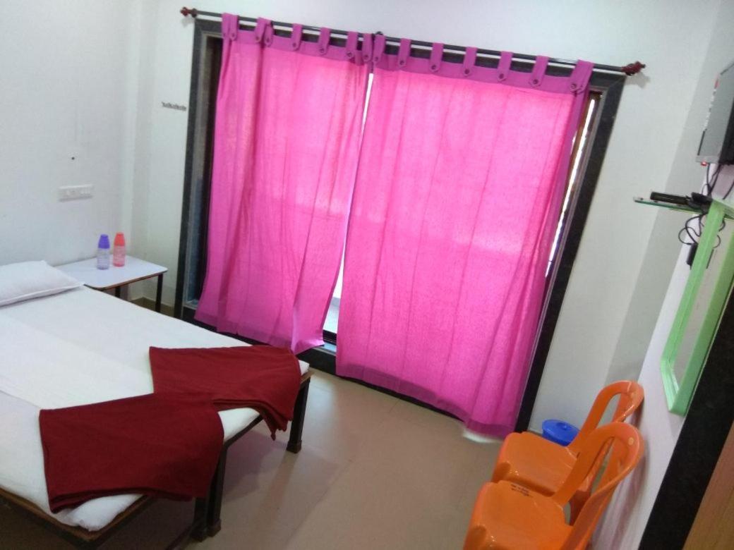Hôtel Yash Garden Residency à Ganpatipule Extérieur photo